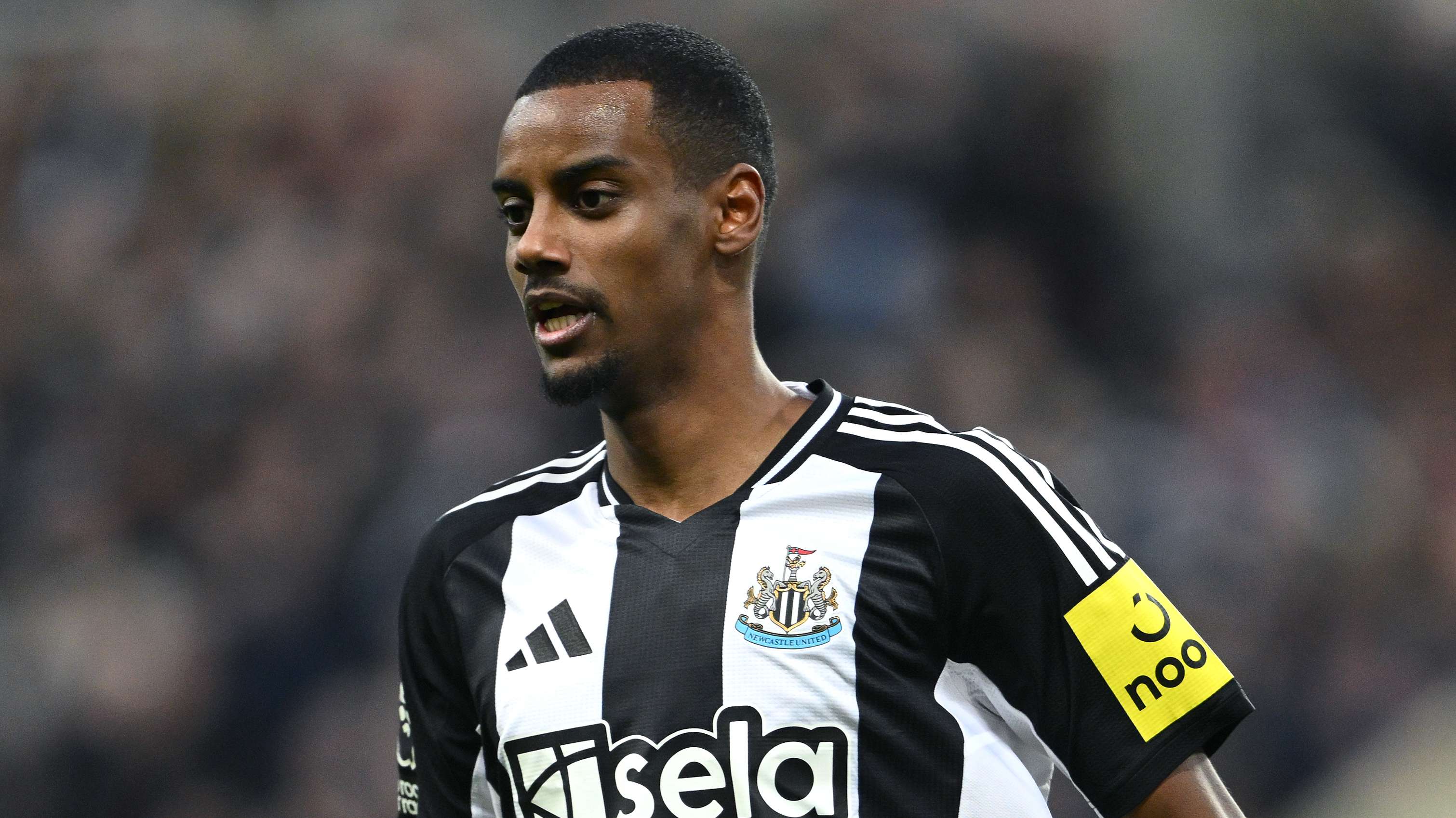 皮萨罗称赞萨内留在拜仁助其重拾自信与状态