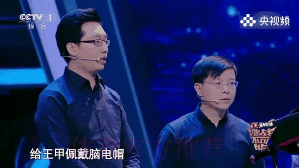 兑现诺言 中国之队赠送电视给渐冻人王甲